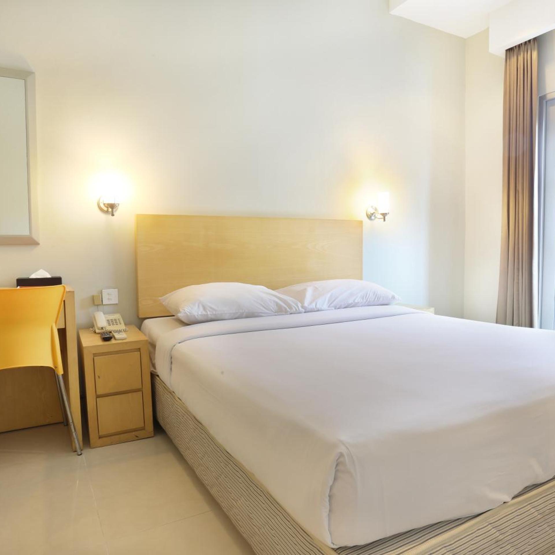 DELUXE, DOUBLE OR TWIN BED