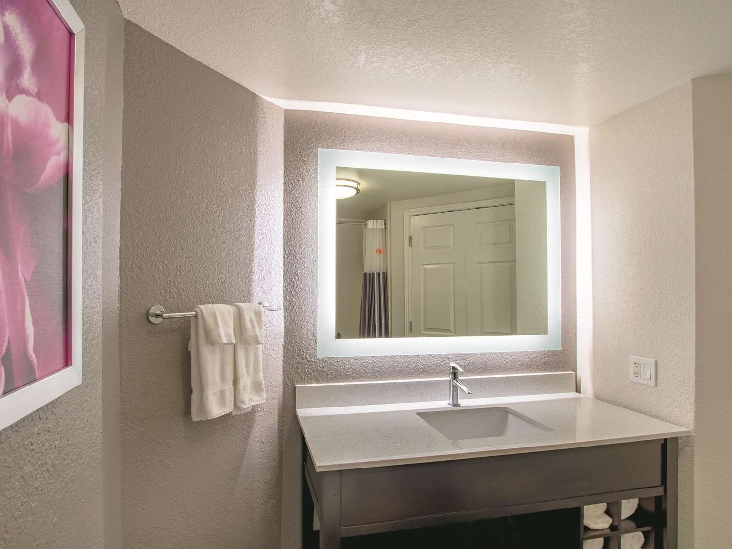 La Quinta Inn & Suites by Wyndham Fort Worth City View 47/48