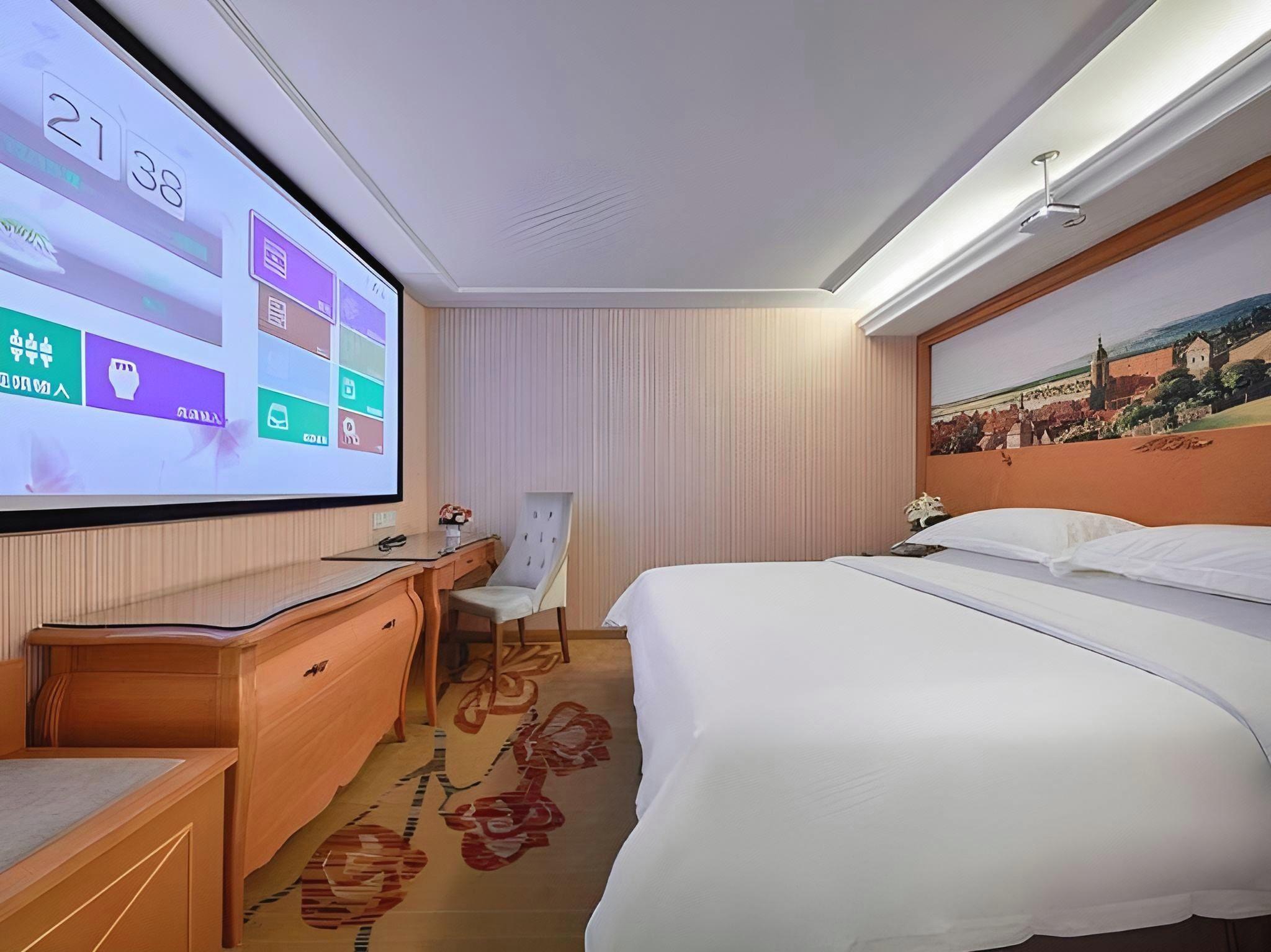 Standard, Queen Bed, No Window