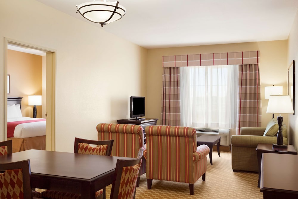Country Inn & Suites by Radisson, Conway, AR 35/36