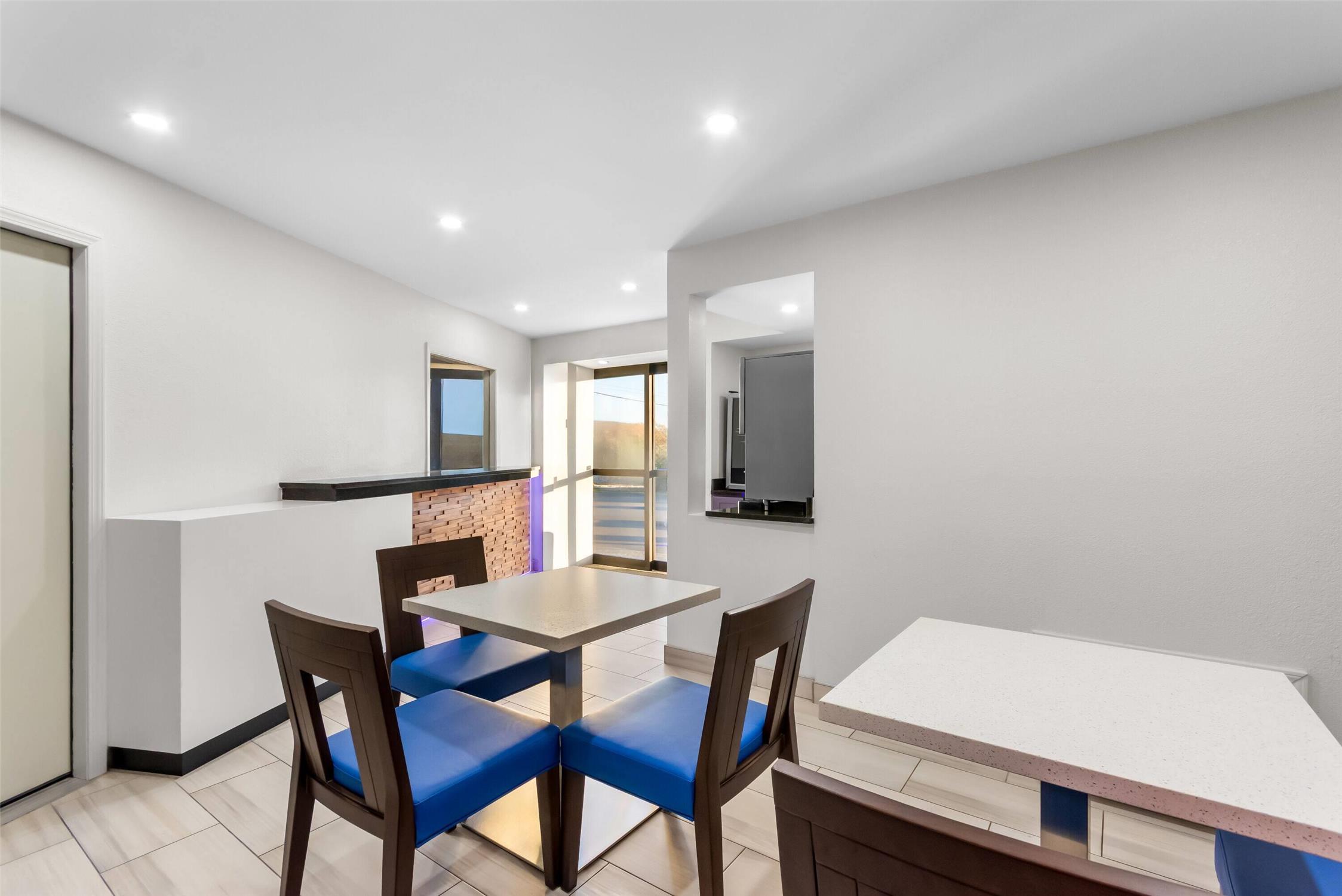 Days Inn By Wyndham Indianapolis East Post Road 31/54