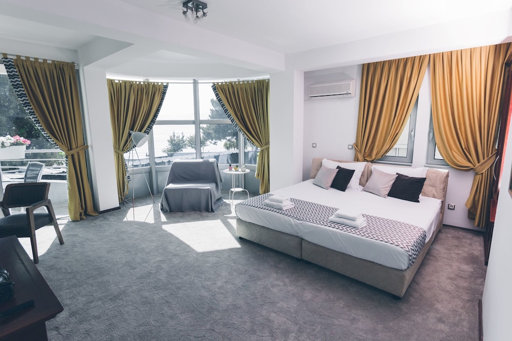 Su Hotel 12/50