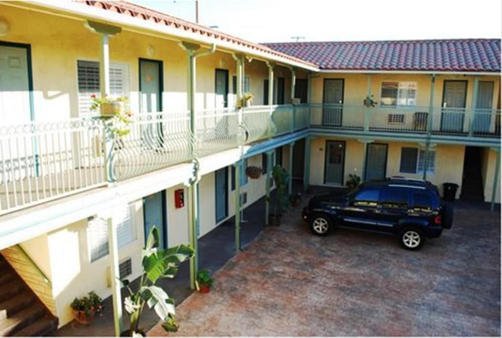 Bella Capri Inn 52/58