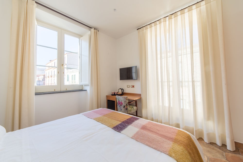 Superior, Queen Bed
