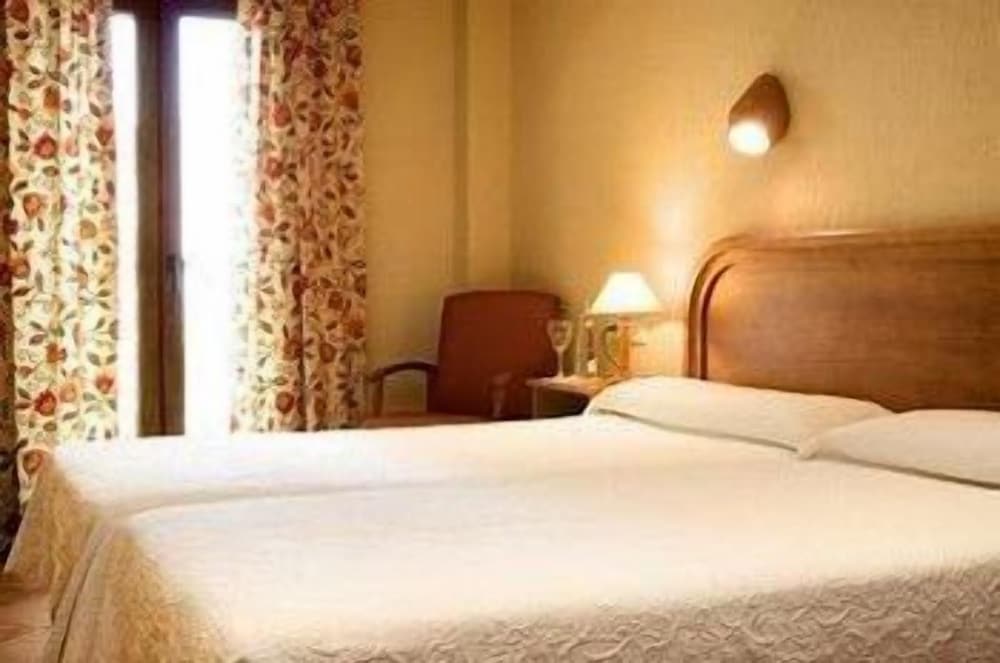 غرفة مفردة بسرير مزدوج