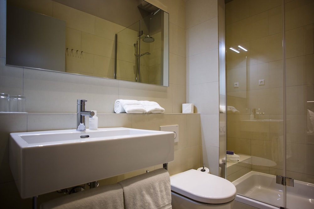 Hotel Osam 46/50