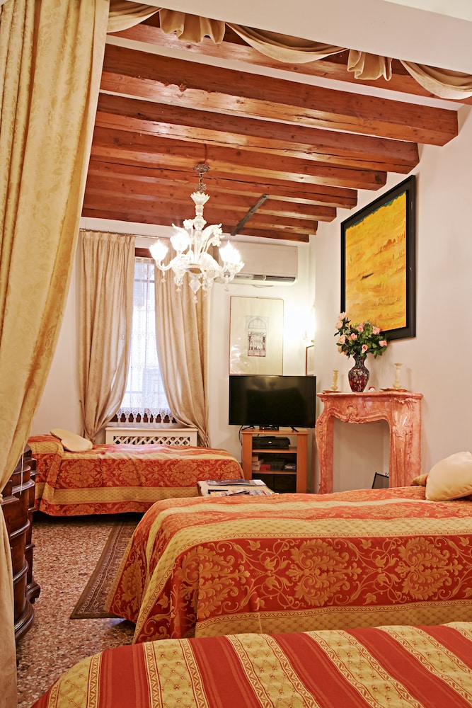 San Luca Hotel 47/55
