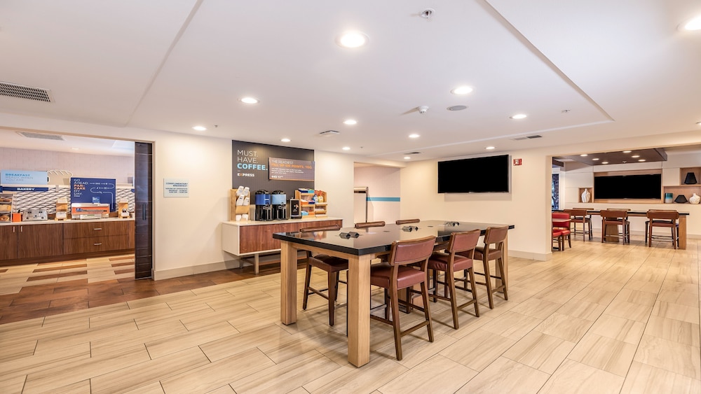 Holiday Inn Express Hotel And Suites Fremont Milpitas Central 47/69