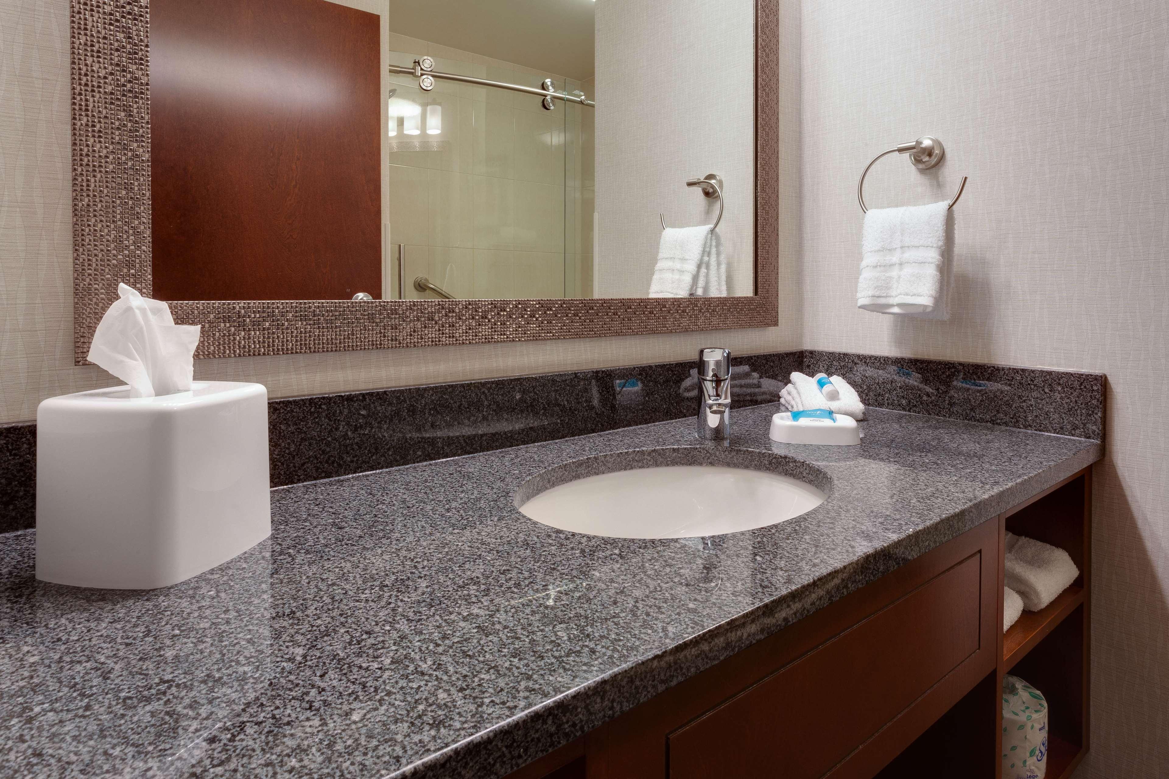 Howard Johnson Inn Columbia 50/50
