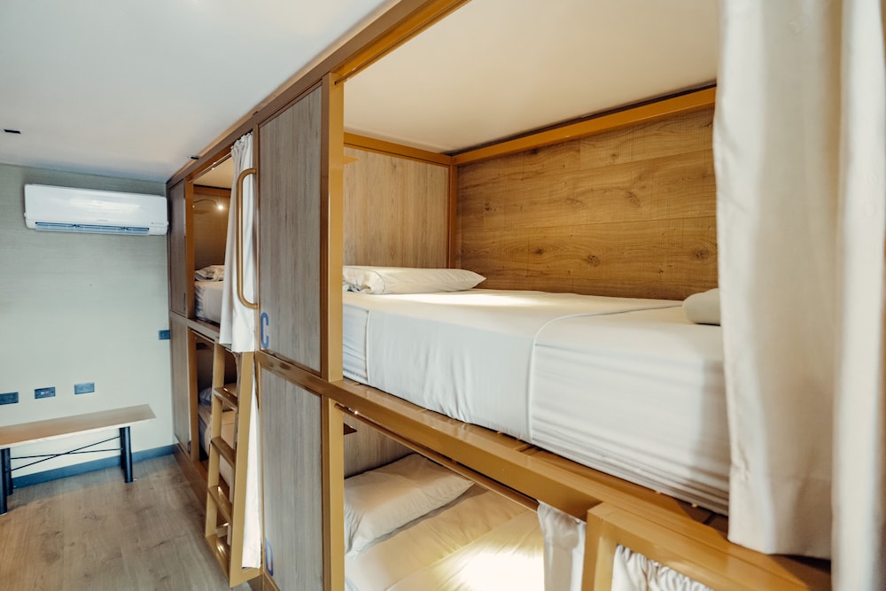 FEMALE DORM, FEMALE ONLY