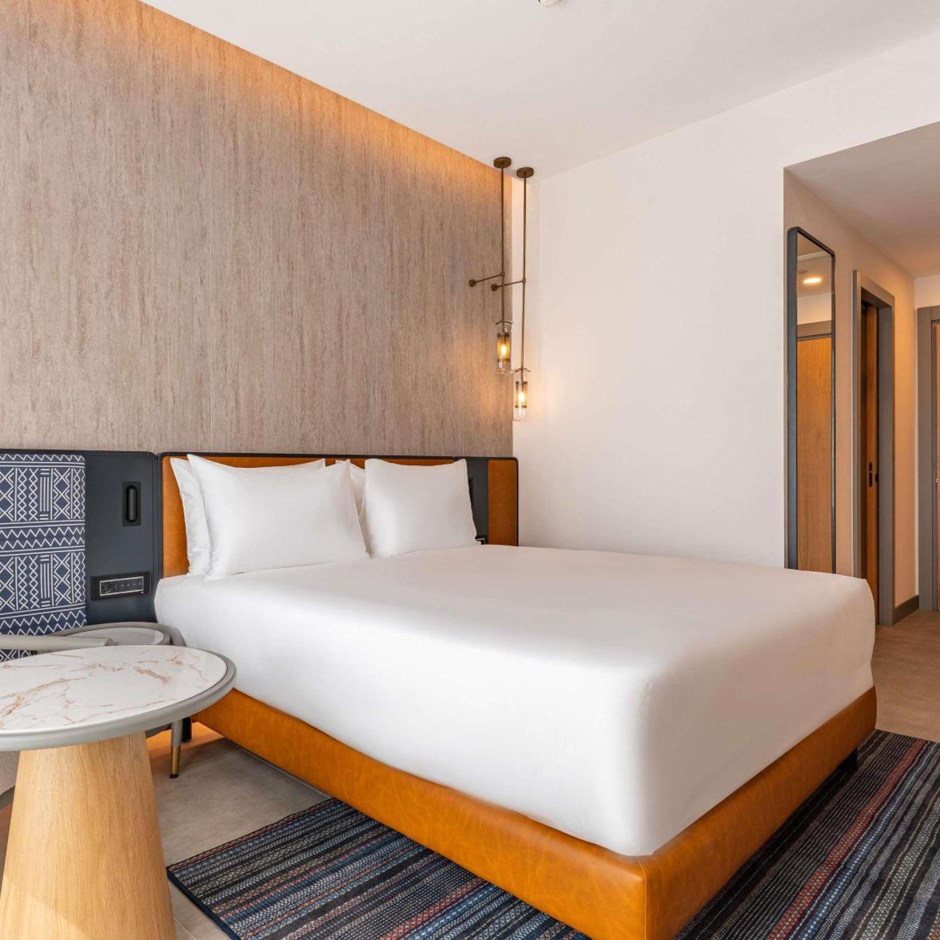 Classic, Double Bed, City Side