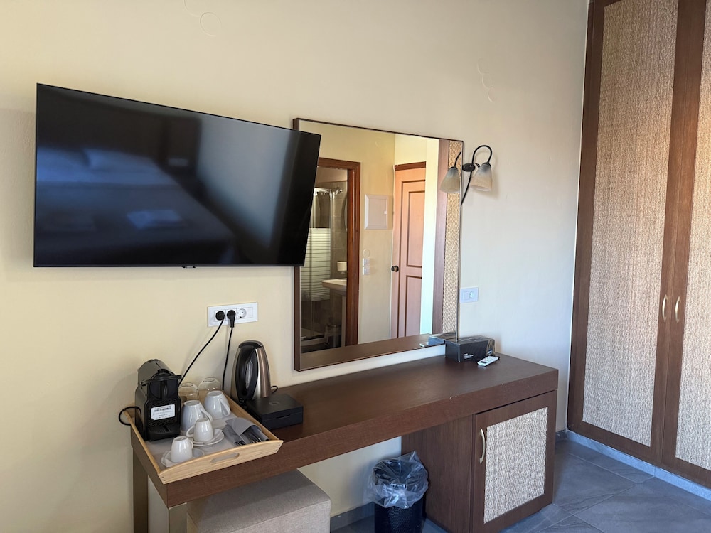 Helena Hotel 5/50
