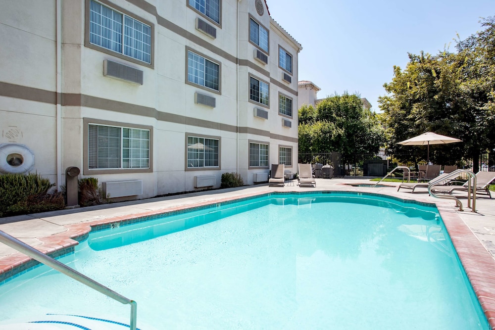 La Quinta Inn & Suites by Wyndham Davis 3/41