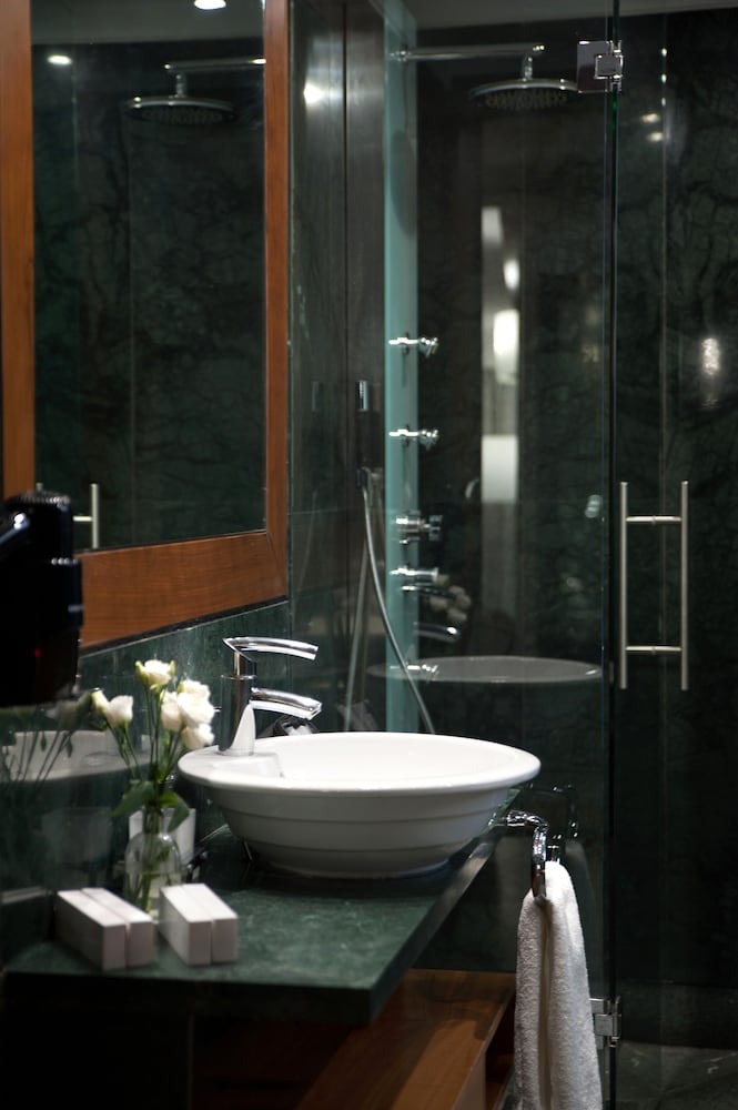 Athenaeum Eridanus Luxury Hotel 37/41