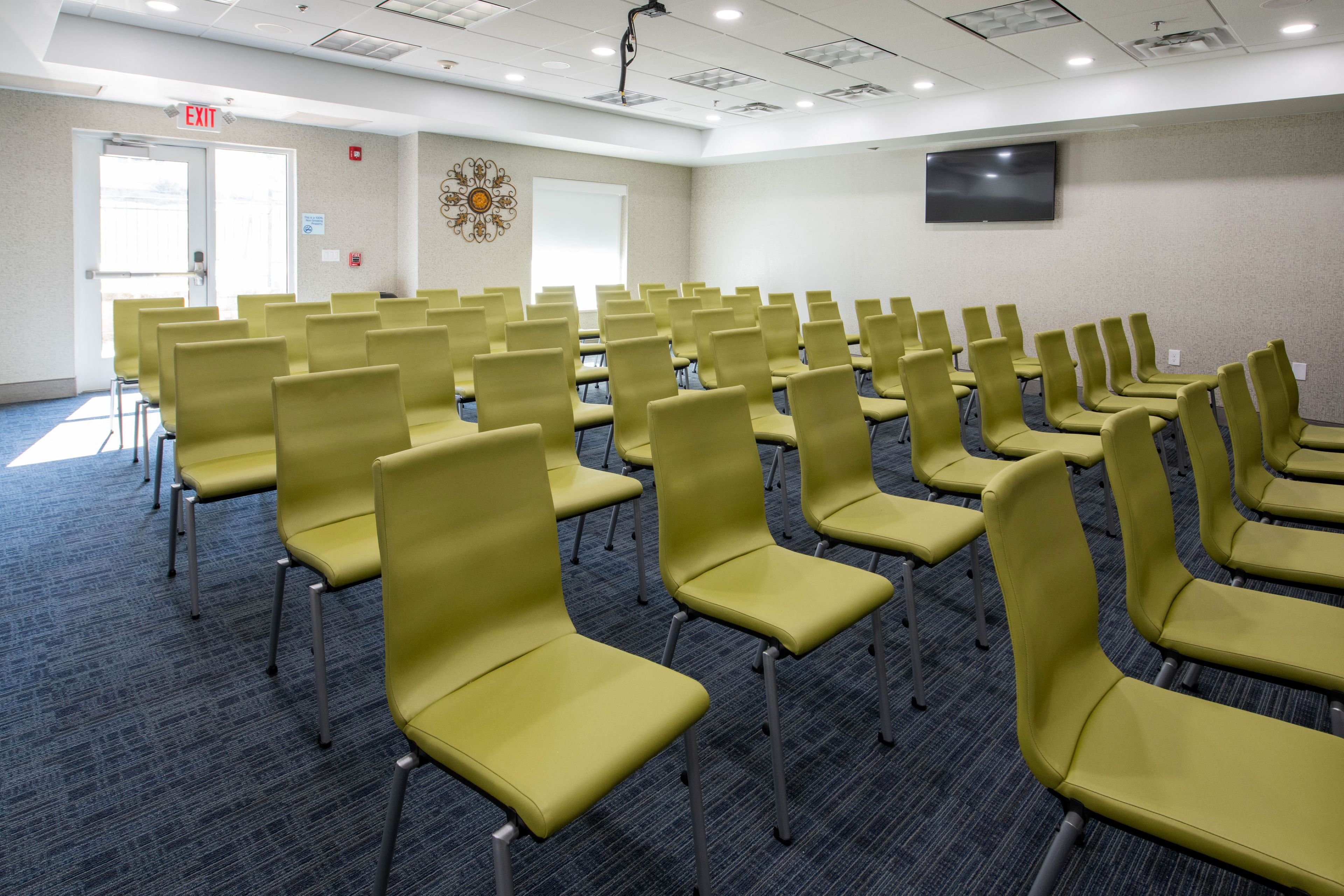 Holiday Inn Express Hotel And Suites Kansas City Grandview 56/64