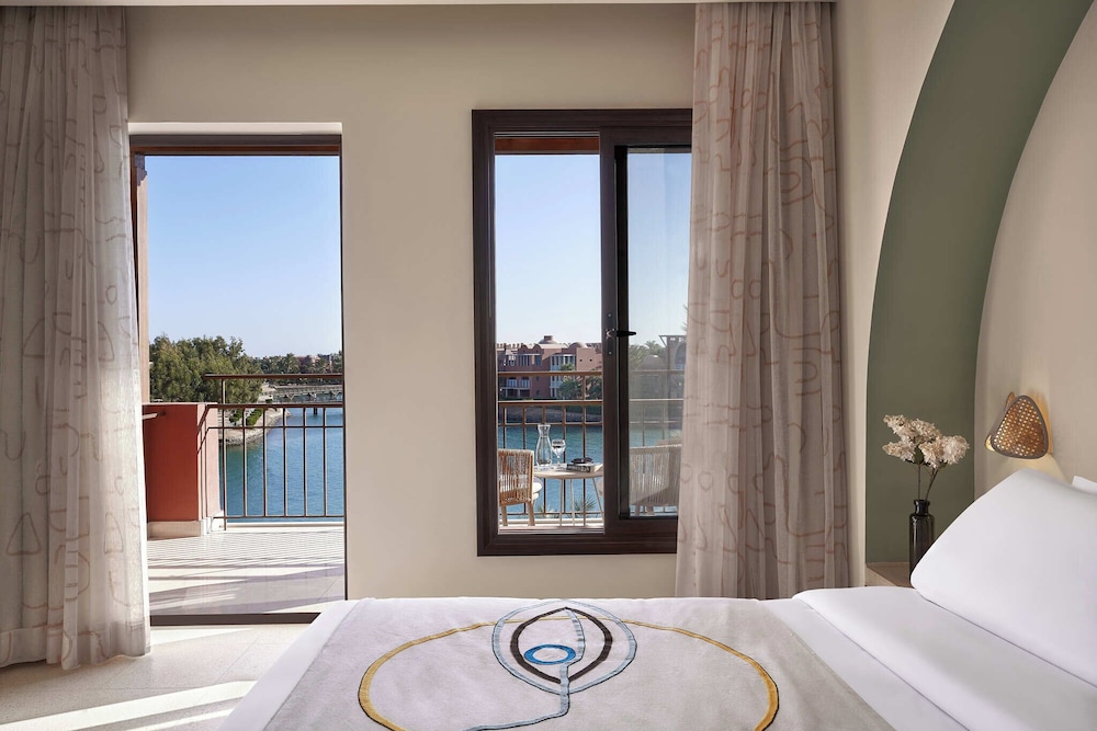 SUPERIOR, LAGOON VIEW