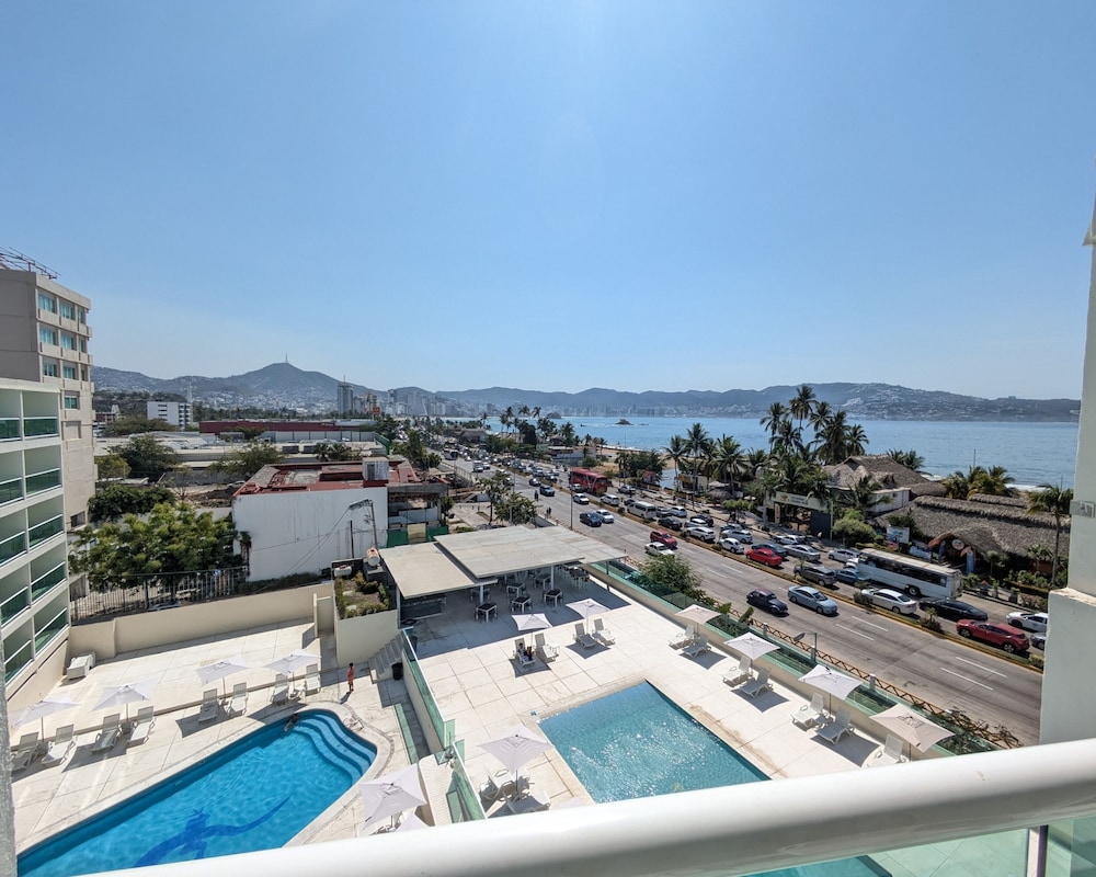 We Hotel Acapulco 50/57