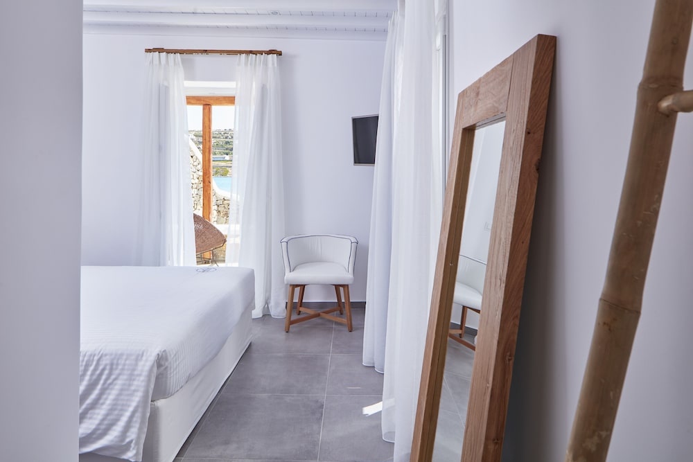Mykonos Waves Beach House Suites 12/44