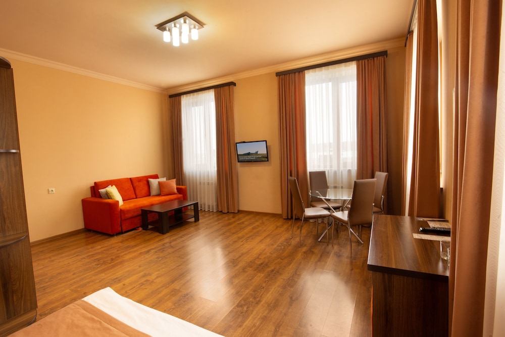 KANTAR HOTEL 20/50