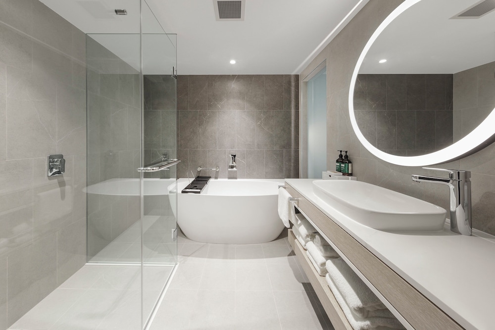 جناح بسرير كينج، CROWNE PLAZA HAWKESBURY VALLEY 2/2