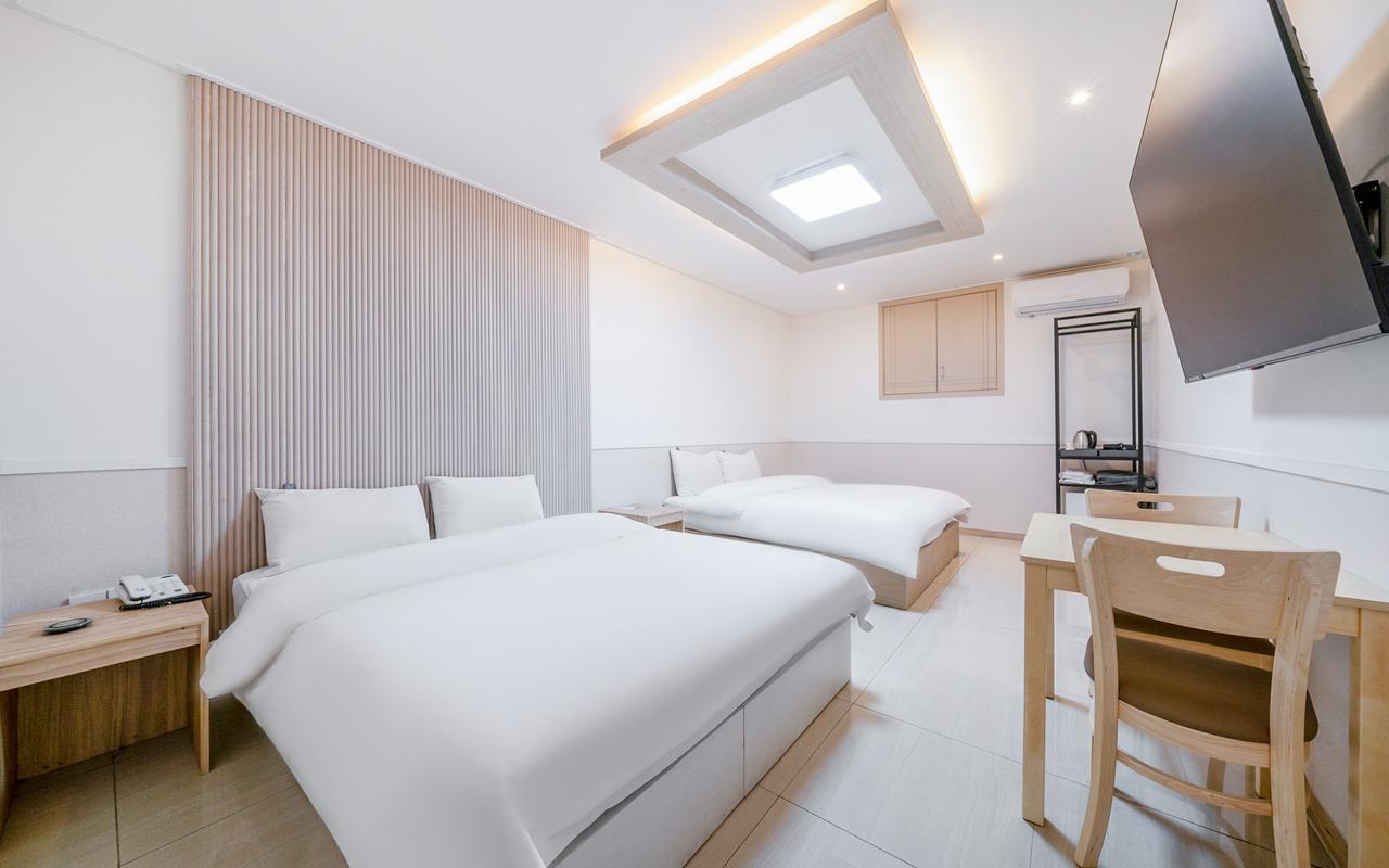 Super, Double or Twin Bed