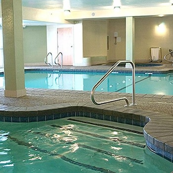 Mountain Edge Suites at Sunapee, an Ascend Collection Hotel 40/69