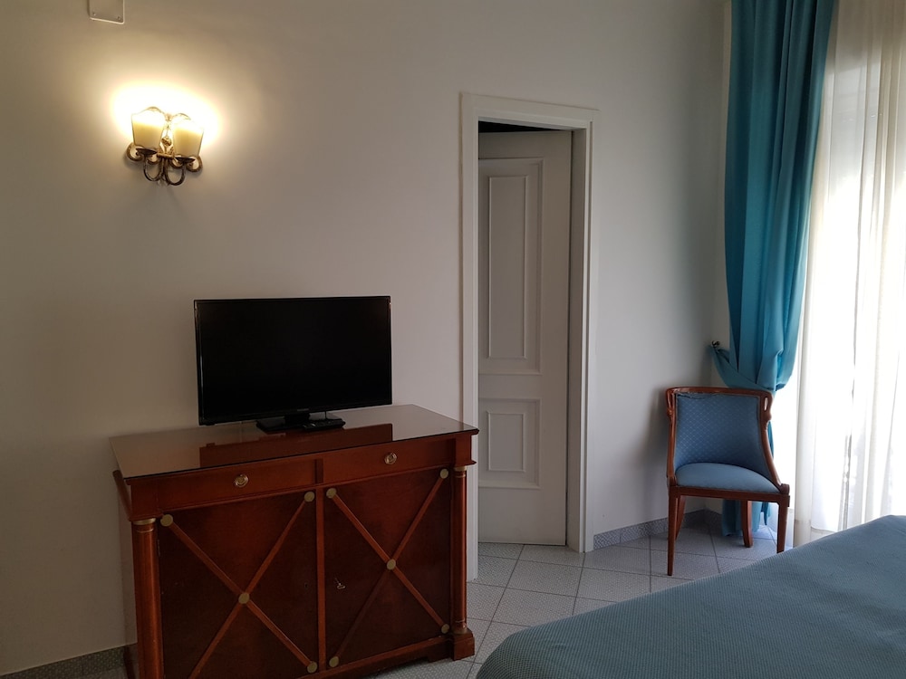 Palatium Mari Hotel 66/75