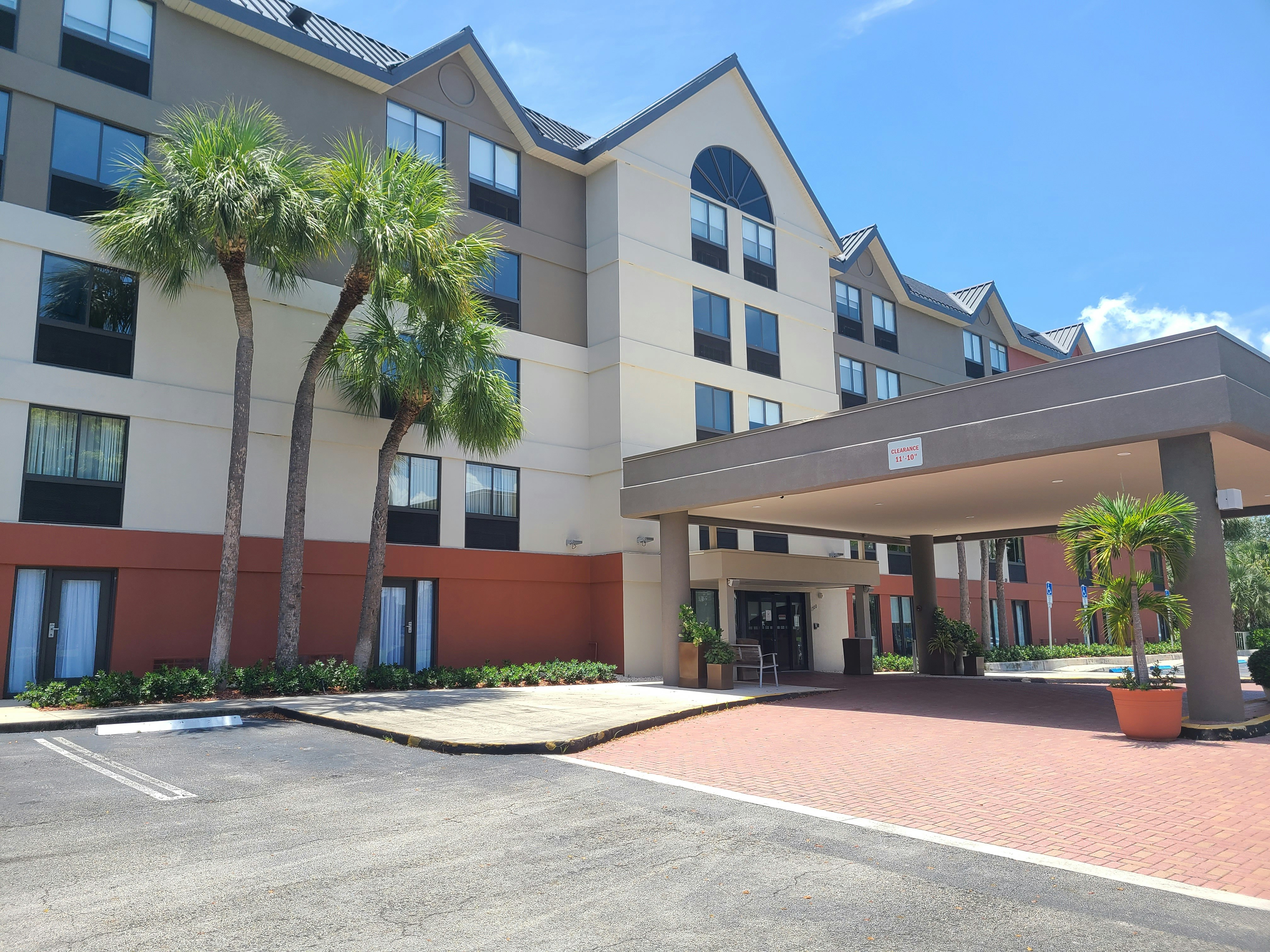Holiday Inn Express Hotel Suites Ft Lauderdale N Exec Airport 69/76