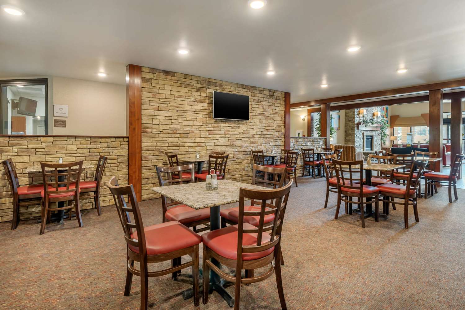 Comfort Suites near Route 66 39/49