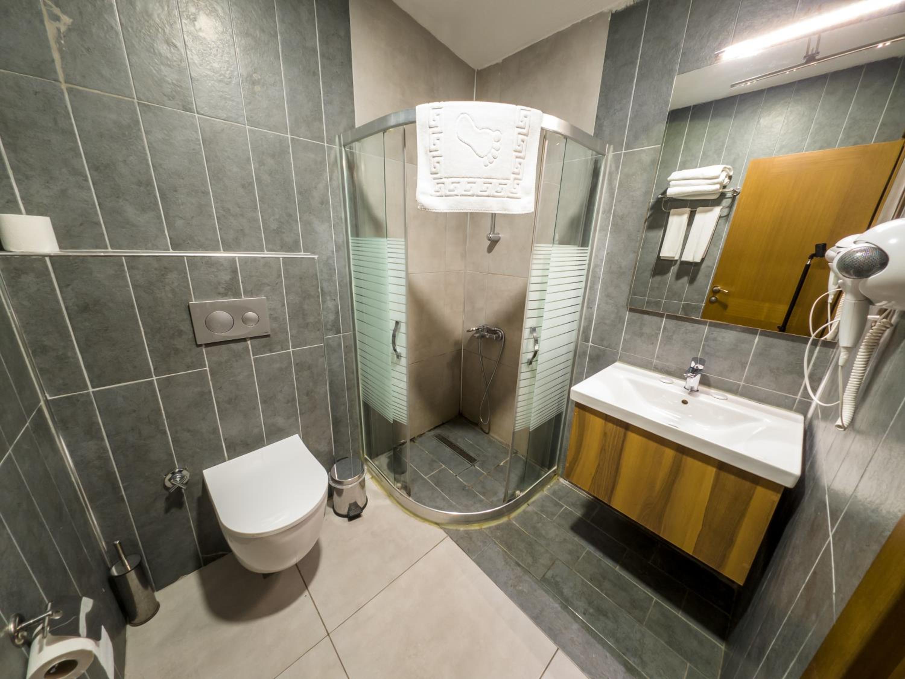 Budget, Double Bed, No Window، Airport Express Hotel 2/4
