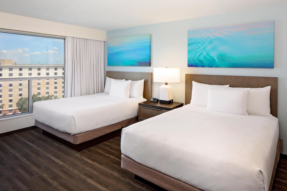 1 BEDROOM, SPECIALTY, SUITE, 2 QUEEN BEDS, SOFA, KITCHEN