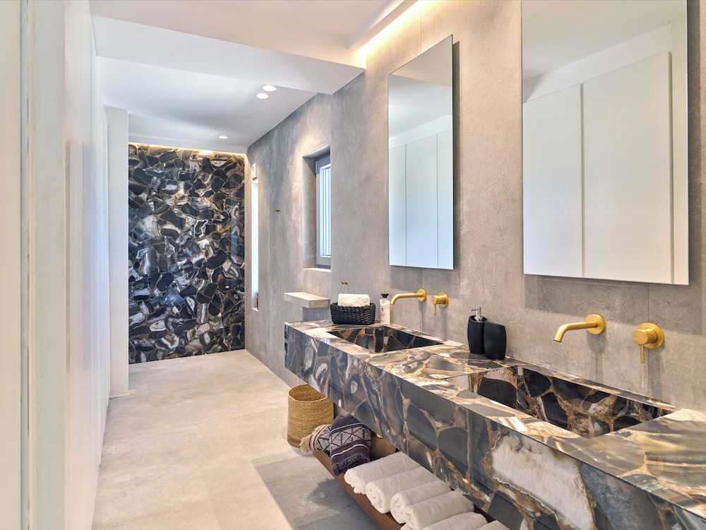 Empire Luxury Villas 37/48