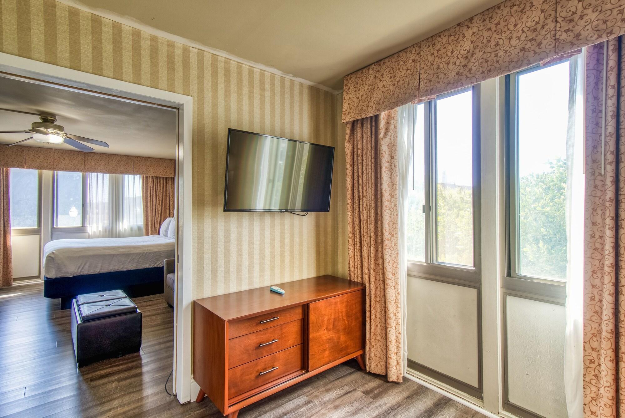 Junior Suite, Multiple Beds, Partial Ocean View, Balcony