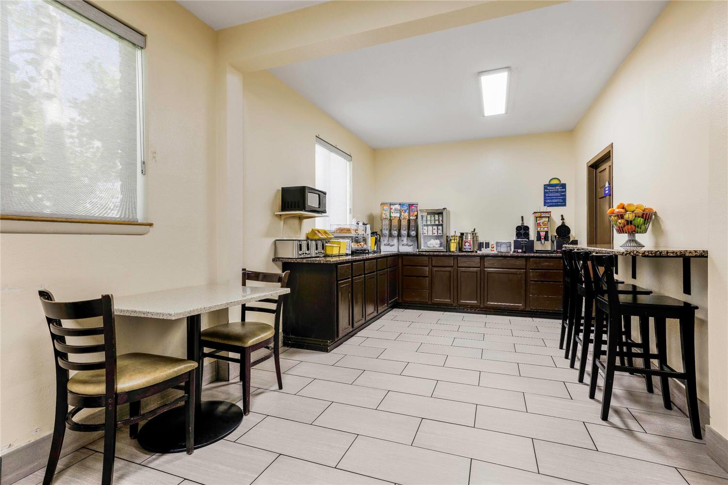 Days Inn by Wyndham Cortez 13/15