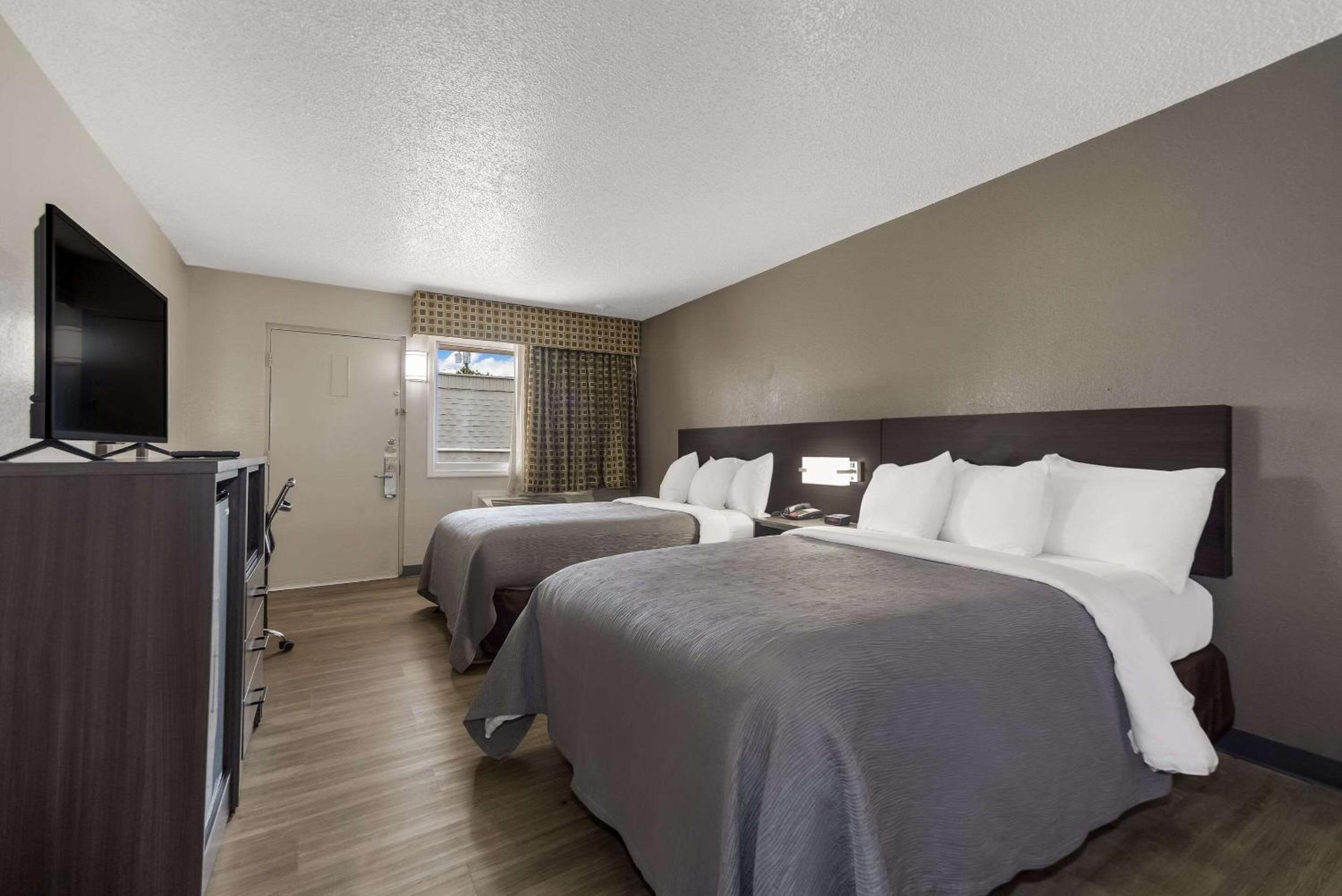 ROOM, 2 DOUBLE BEDS