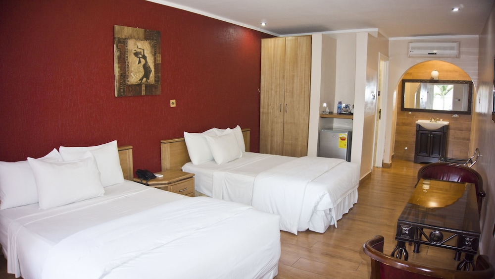Tropical Enclave Hotel 18/60