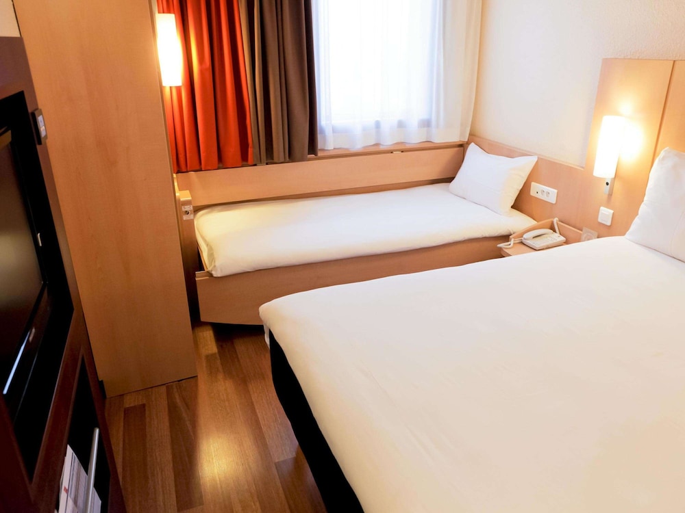 Ibis Paris 17 Clichy Batignolles 10/75
