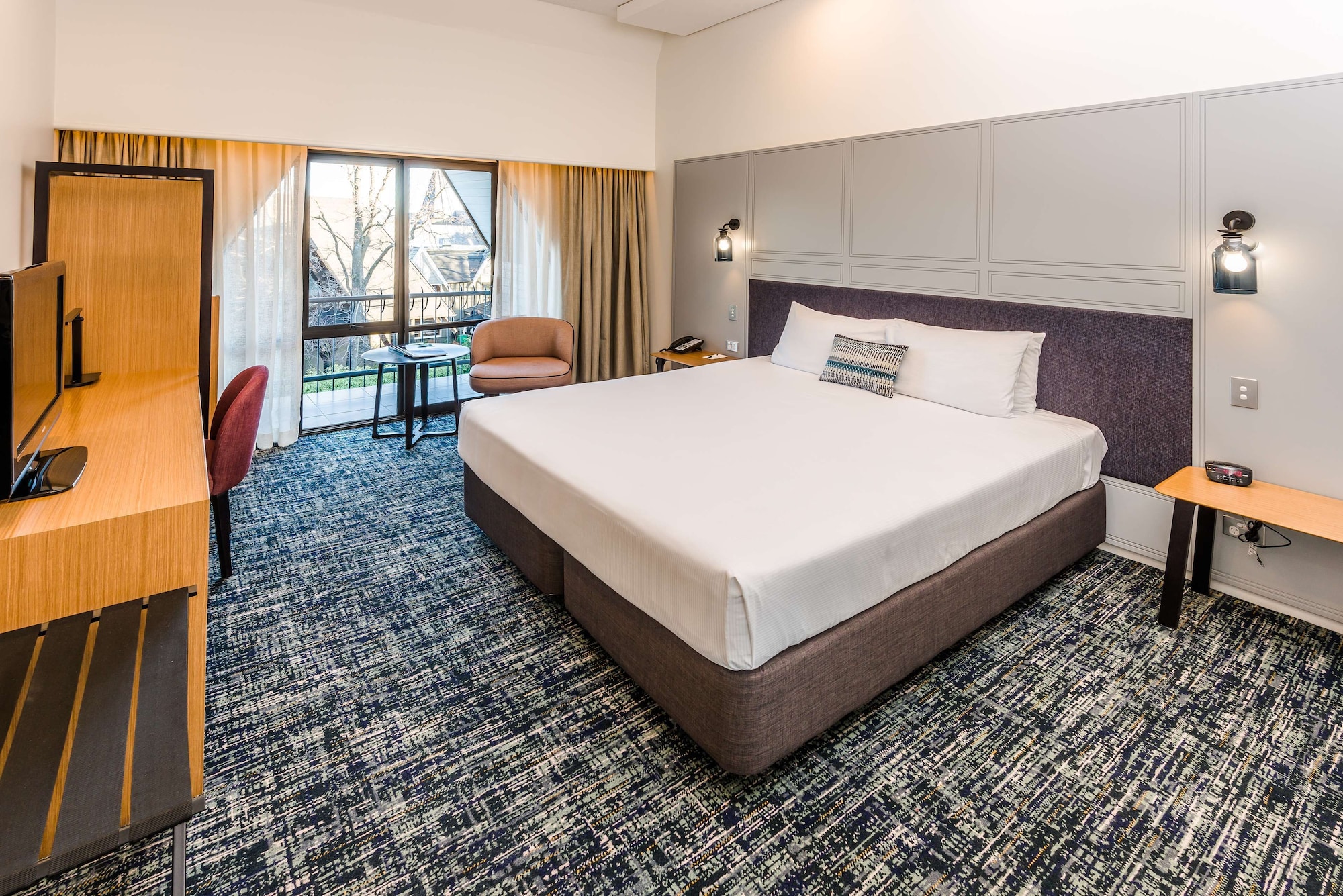 DELUXE, KING BED, BALCONY
