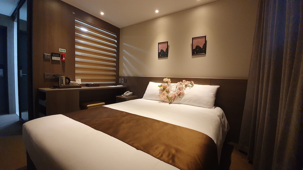 Room, Double Bed
