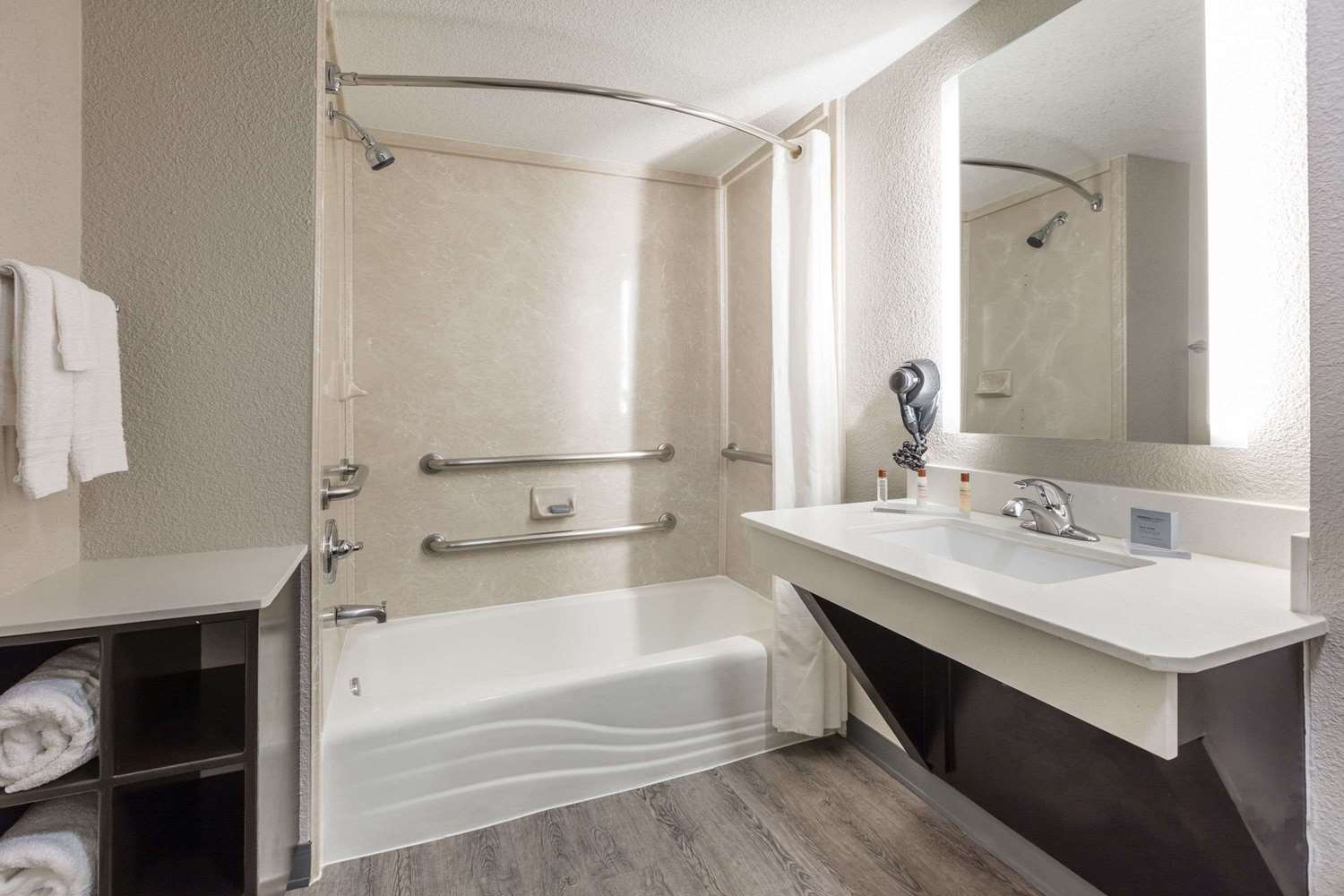 Wingate by Wyndham Dallas Love Field 18/18