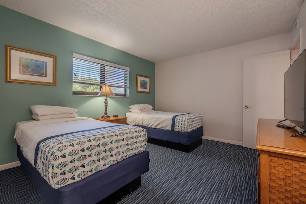 Oceanique Resort by Capital Vacations 13/48