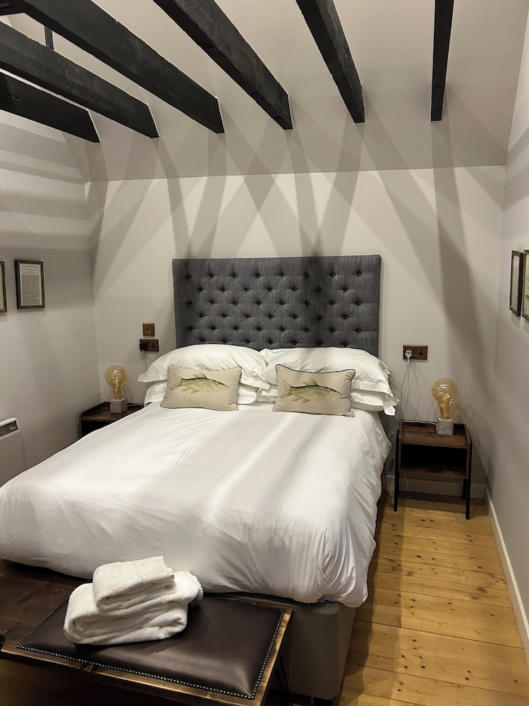 Grand, 2 Double Beds