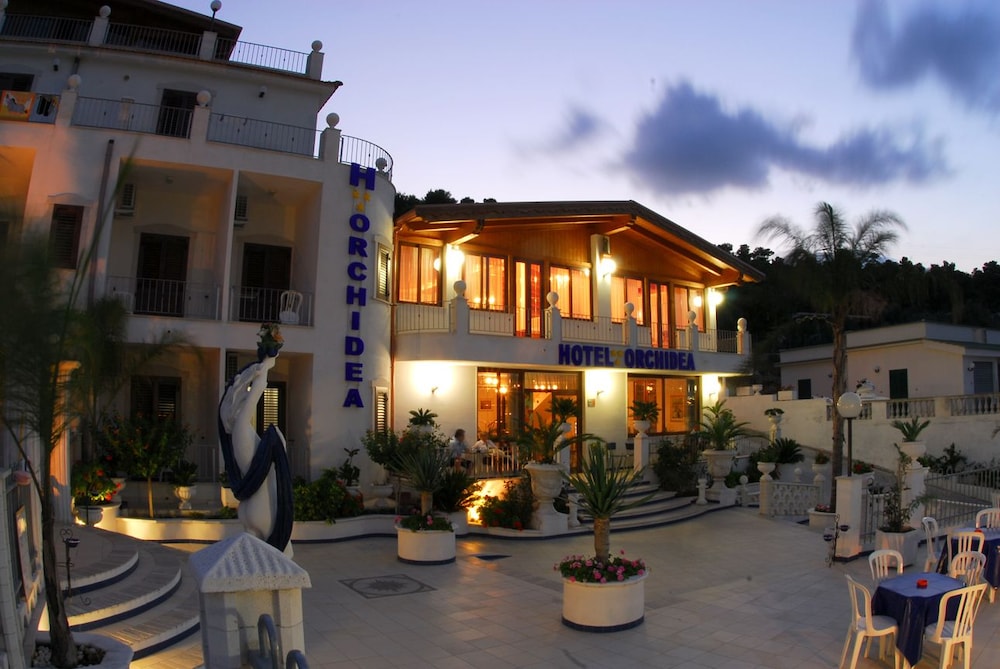 HOTEL ORCHID 3/57