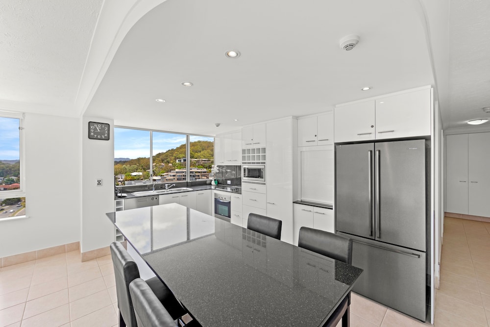 Burleigh Beach Tower 20/49