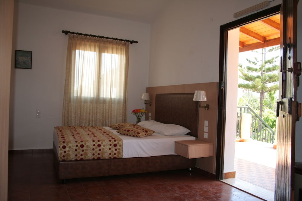 Lovenest, Studio, Queen Bed