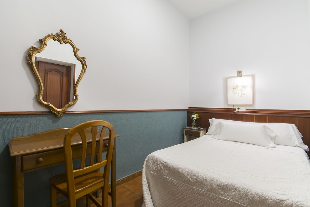 Hostal La Vera 34/50