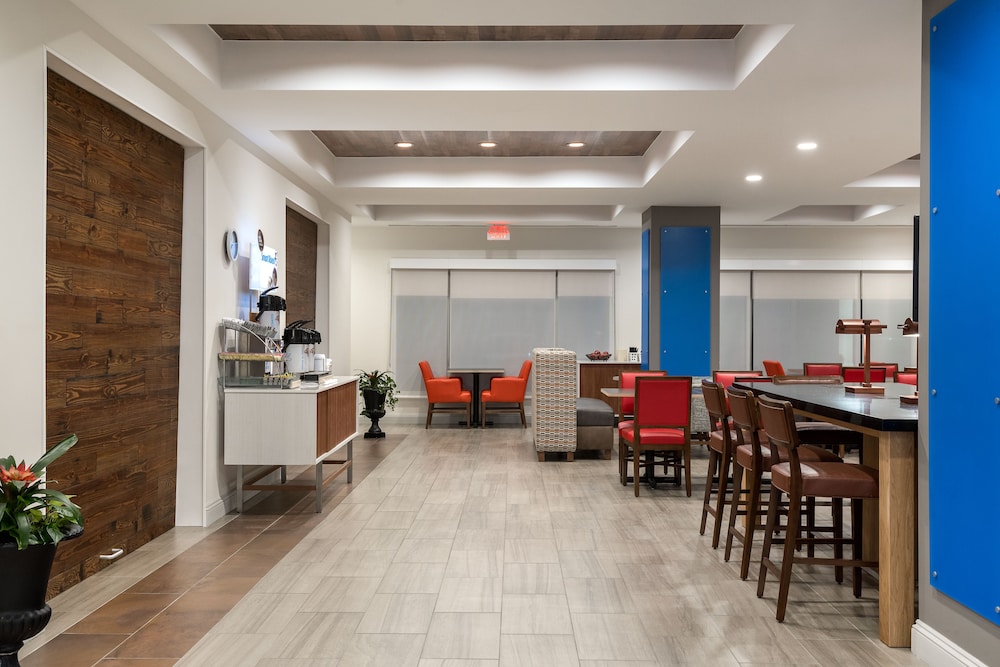 Holiday Inn Express and Suites Florence I-95 and I-20 Civic Ctr, an IHG Hotel 58/70