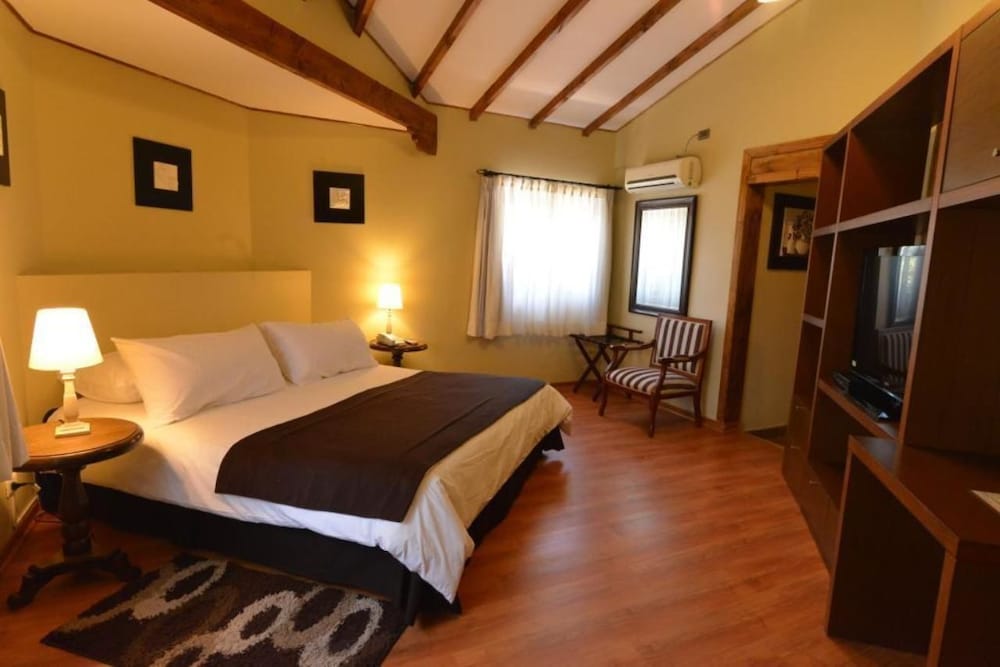 Howard Johnson by Wyndham Rinconada De Los Andes 7/30