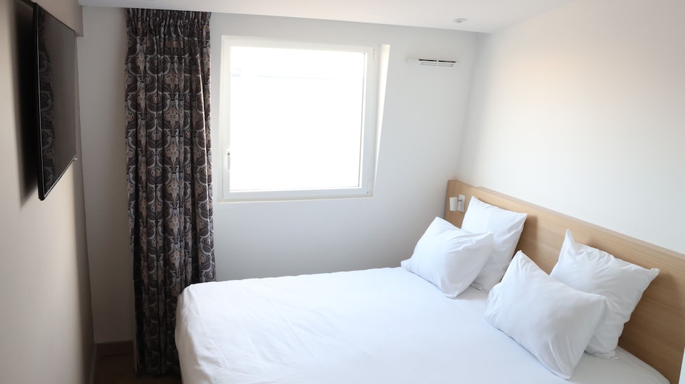 ROOM, DOUBLE BED