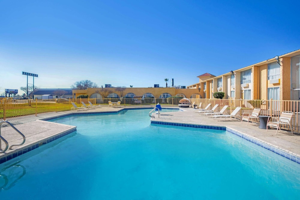 Days Inn by Wyndham Del Rio 51/55